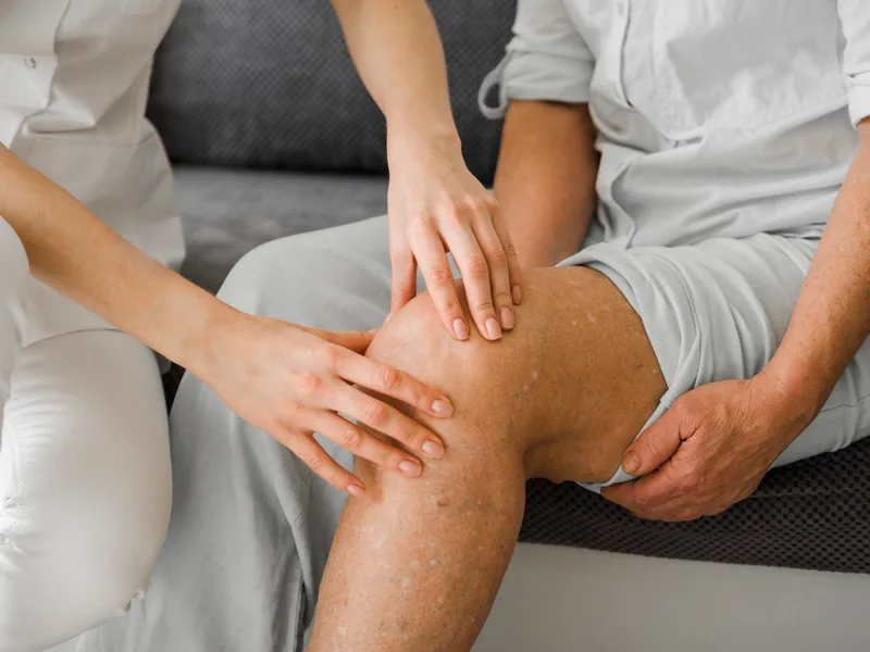 Chiropractic care for knee pain at Tahoe Chiropractic Clinic in South Lake Tahoe