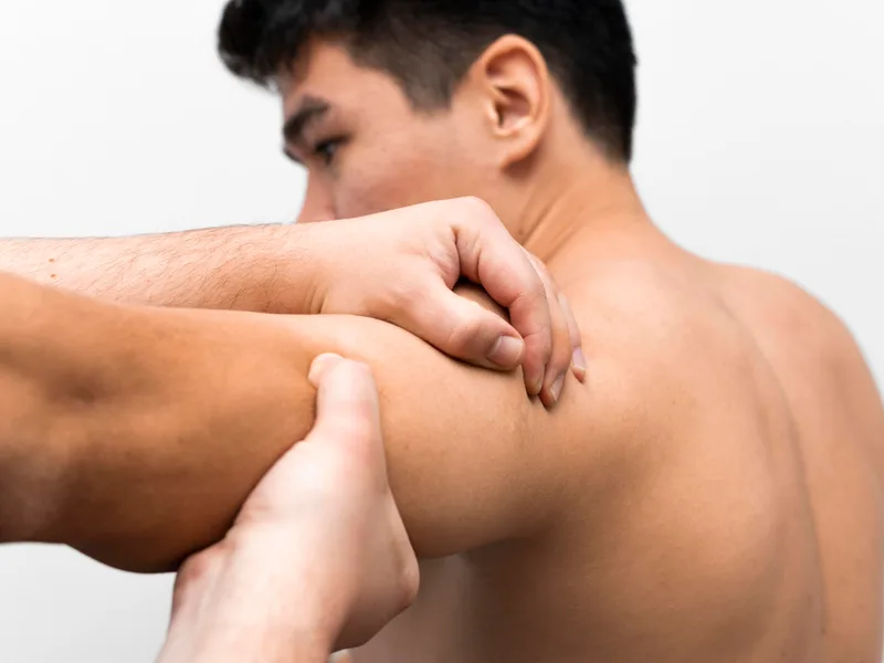 Tahoe Chiropractic Clinic treating shoulder pain in South Lake Tahoe